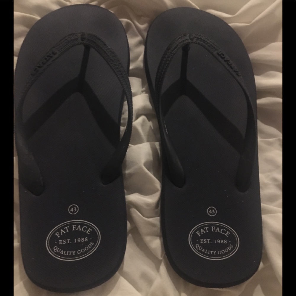 Fat face men’s Navy flip flops, NWOT. Size 43, 10
